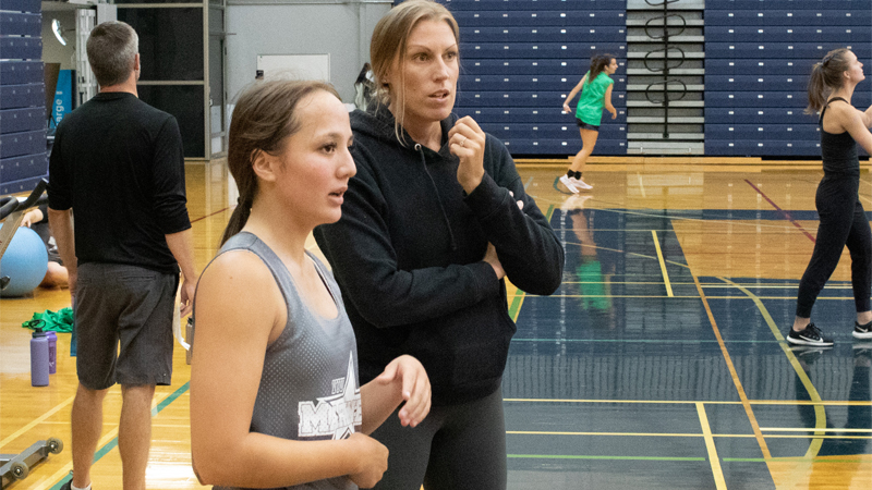 Pair of basketball apprentices return for Year 2